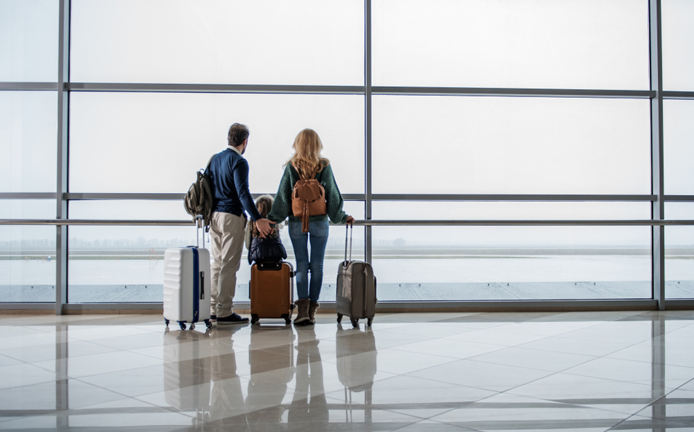 Familie am Flughafen